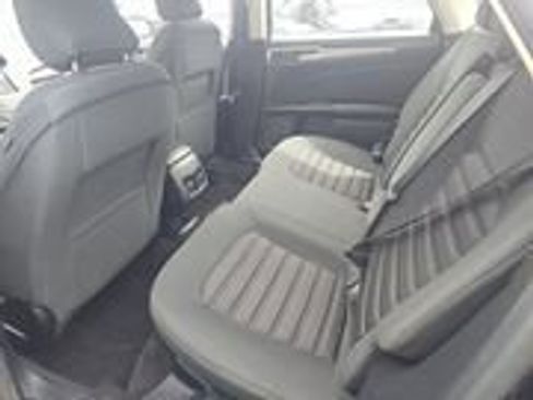 Used 2019 Ford Fusion SE FWD image 4