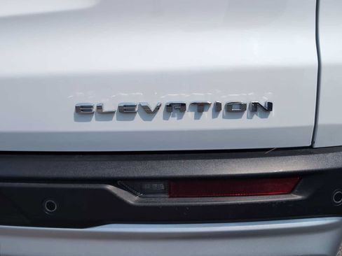 Used 2026 GMC Acadia Elevation w/ Elevation Premium Package FWD image 32