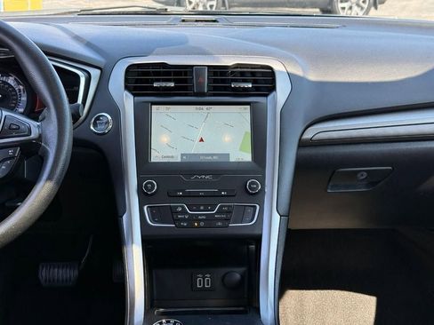 Used 2020 Ford Fusion SE FWD image 14