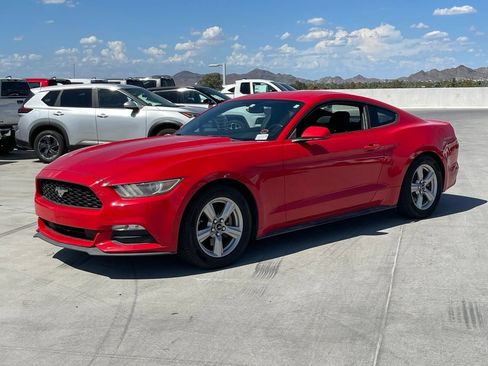 Used 2016 Ford Mustang Coupe RWD image 4