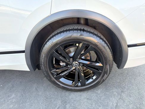 Certified 2024 Volkswagen Tiguan SE R-Line FWD image 6