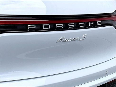Certified 2023 Porsche Macan S AWD/4WD image 13