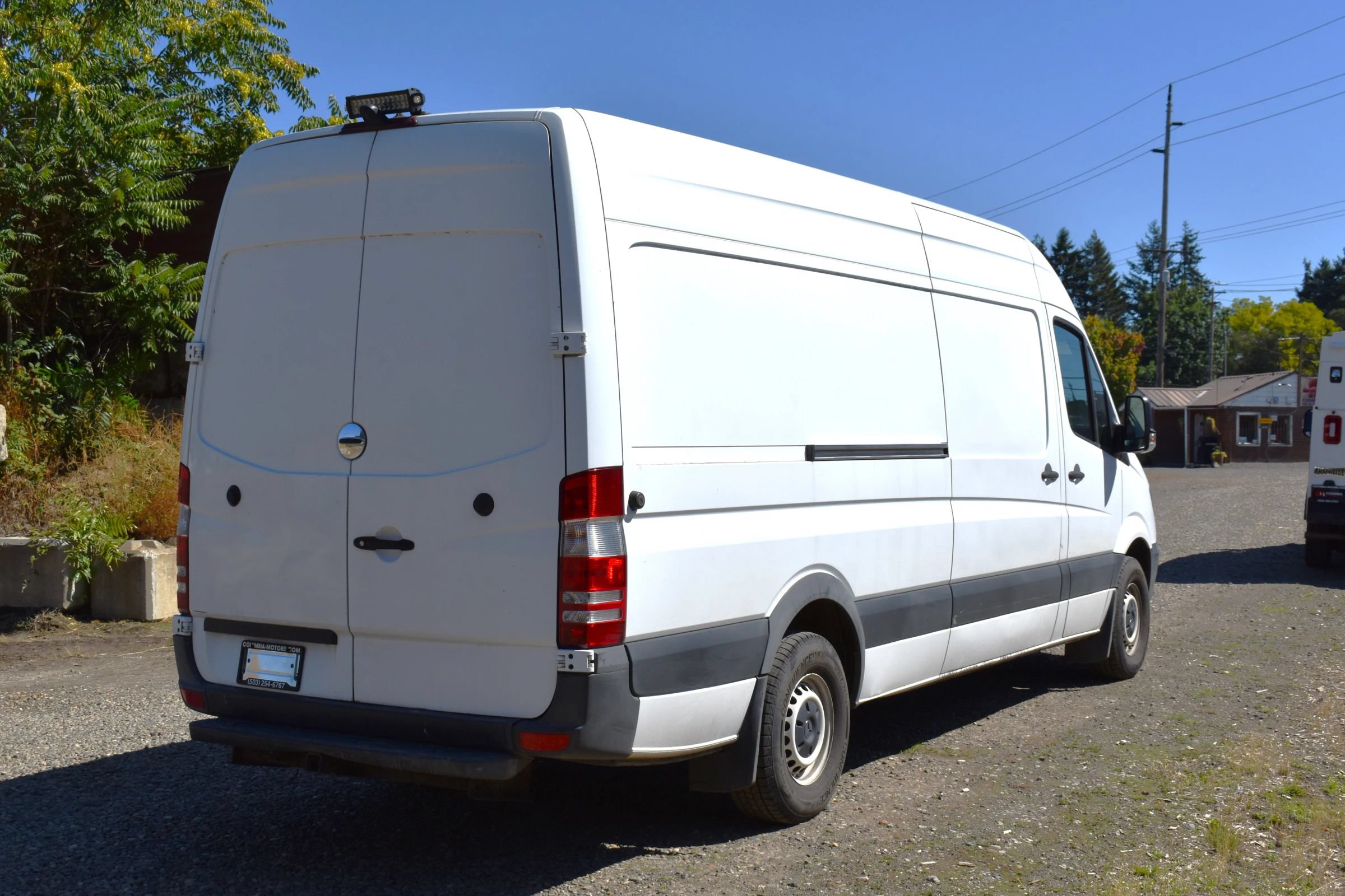 Used 2017 Freightliner Sprinter 2500 RWD image 3