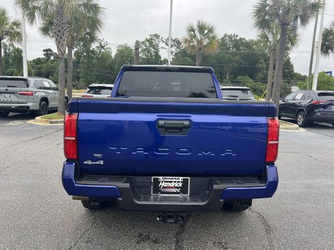 Used 2025 Toyota Tacoma SR5 AWD/4WD image 9