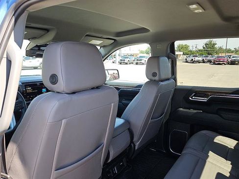 Used 2024 GMC Sierra 1500 Elevation AWD/4WD image 9