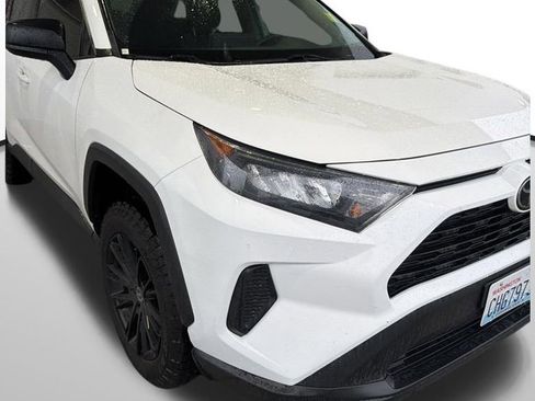 Used 2021 Toyota RAV4 LE image 13