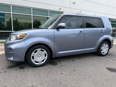 Used 2011 Scion xB FWD image 4