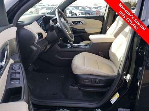 Used 2022 Chevrolet Traverse LT w/ LT Premium Package image 10