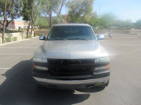 Used 2002 Chevrolet Silverado 2500 LS w/ Electrical Convenience Pkg AWD/4WD image 3