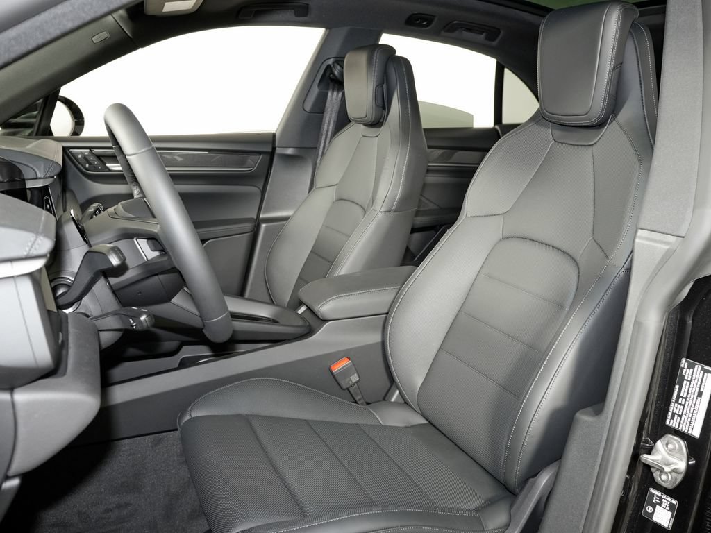Used 2026 Porsche Macan 4 Electric AWD/4WD image 5
