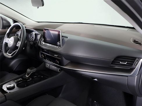 Used 2023 Nissan Rogue SV image 25