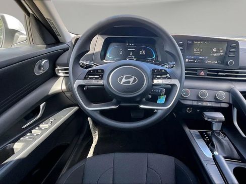 New 2026 Hyundai Elantra SE FWD image 9