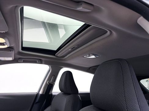 Used 2024 Subaru Crosstrek 2.0i Premium image 5