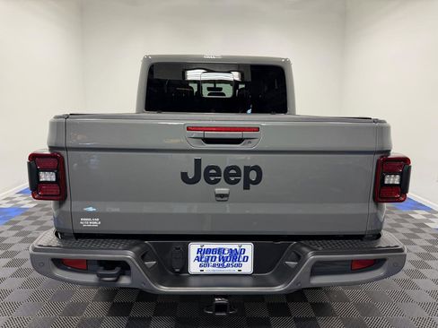 Used 2022 Jeep Gladiator Overland AWD/4WD image 10