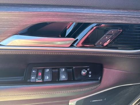 Used 2024 Jeep Wagoneer L Series II w/ Flexible Seating Group AWD/4WD image 14