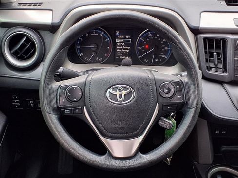 Used 2018 Toyota RAV4 LE image 12