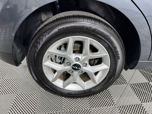 Used 2025 Kia Soul LX w/ LX Technology Package FWD image 32
