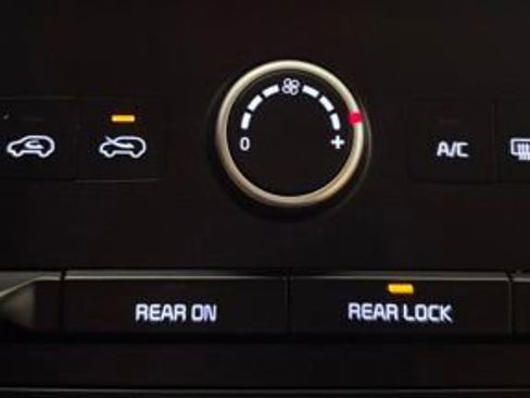 Used 2024 Kia Carnival LX FWD image 32