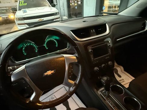 Used 2017 Chevrolet Traverse LT image 12