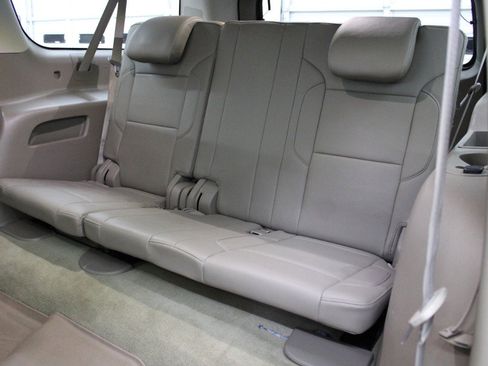 Used 2016 Chevrolet Suburban LT image 9