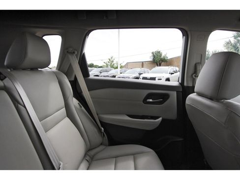 Used 2024 Nissan Rogue SL FWD image 12