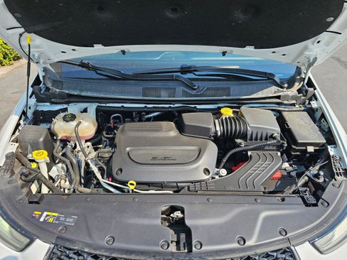 Used 2022 Chrysler Pacifica Touring-L FWD image 18