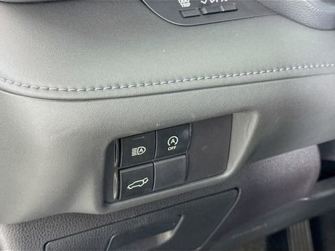 Used 2023 Toyota Highlander LE FWD image 10