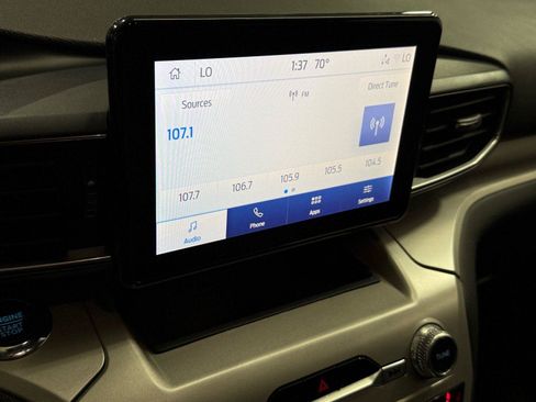 Used 2023 Ford Explorer XLT AWD/4WD image 24