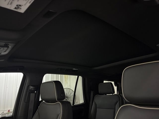 Used 2023 GMC Yukon SLT w/ SLT Premium Package AWD/4WD image 41