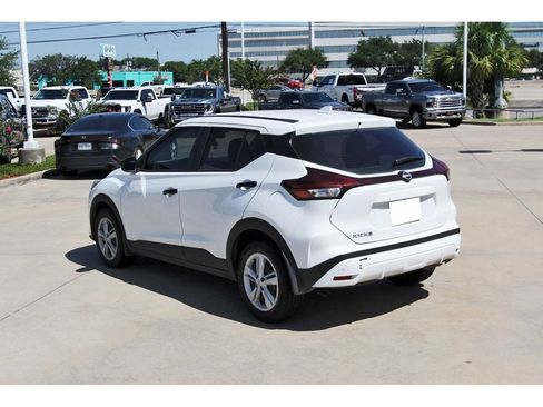 Used 2024 Nissan Kicks S FWD image 4