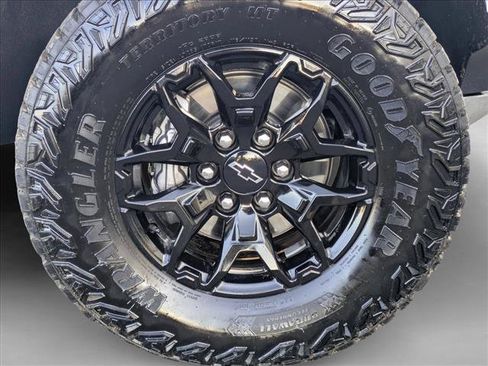 Used 2025 Chevrolet Colorado ZR2 w/ Midnight Edition image 24