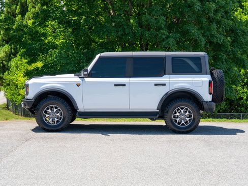 Used 2024 Ford Bronco Badlands AWD/4WD image 3