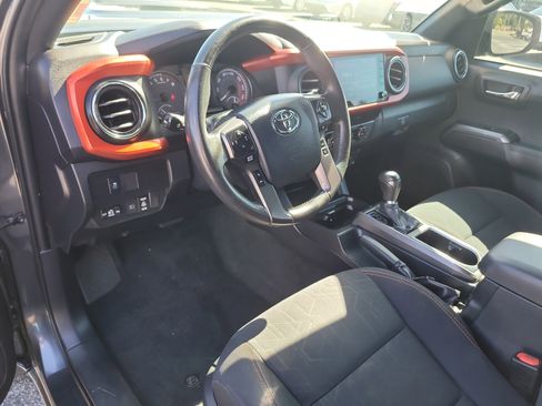 Used 2020 Toyota Tacoma TRD Sport image 19