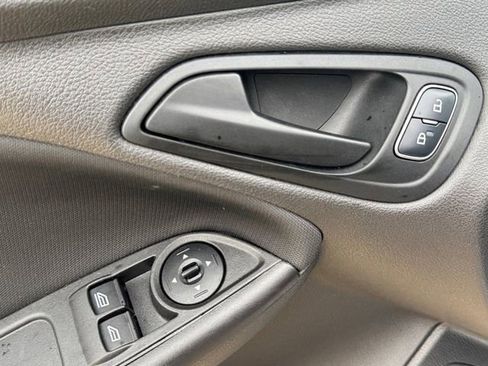 Used 2017 Ford Focus S FWD image 5