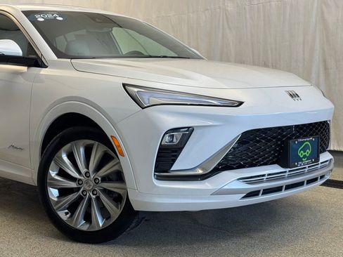 Certified 2024 Buick Envista Avenir FWD image 2