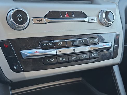 Certified 2021 Ford Explorer XLT w/ Equipment Group 202A image 19