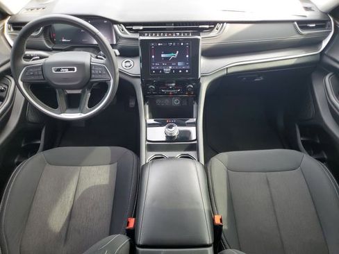 Used 2023 Jeep Grand Cherokee Laredo image 15