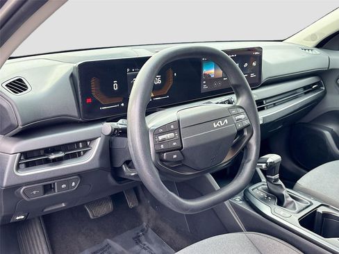 Used 2025 Kia K4 LXS image 9