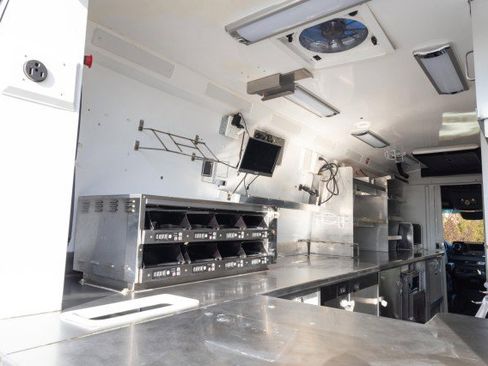 Used 2021 Mercedes-Benz Sprinter 4500 w/ Parking Package image 6