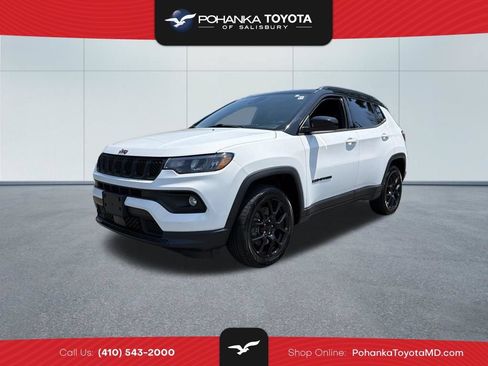 Used 2023 Jeep Compass Latitude w/ Sun and Sound Group AWD/4WD image 1