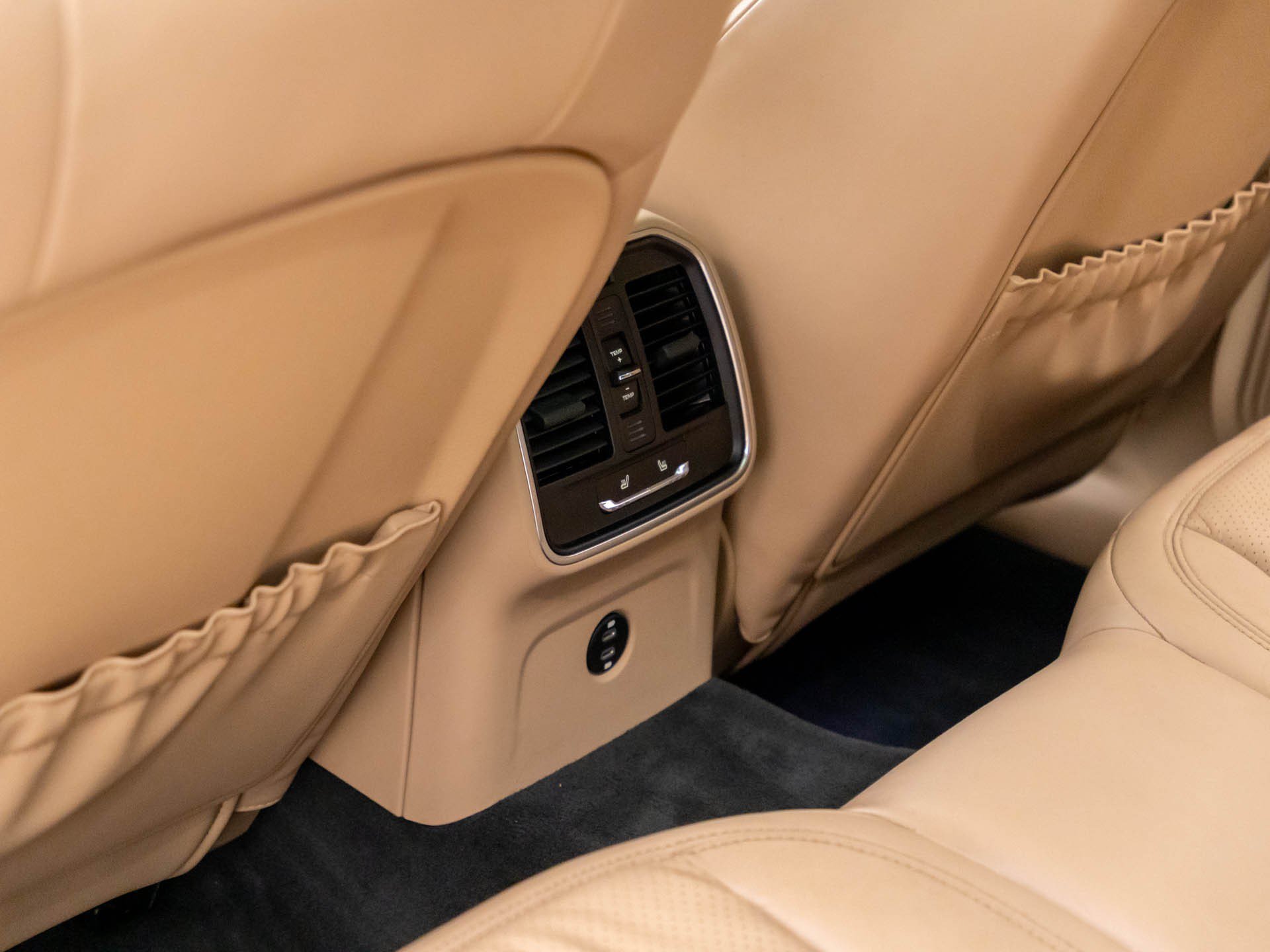 Certified 2023 Porsche Macan AWD/4WD image 18