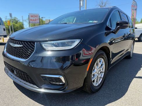 Used 2022 Chrysler Pacifica Touring-L FWD image 1