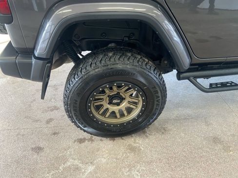 Used 2018 Jeep Wrangler Unlimited Sahara image 23