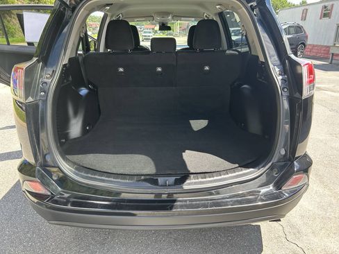Used 2017 Toyota RAV4 LE AWD/4WD image 20