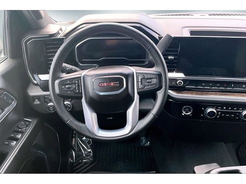 Used 2024 GMC Sierra 1500 SLE image 9