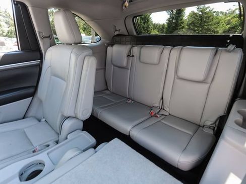 Used 2017 Toyota Highlander Limited Platinum AWD/4WD image 48