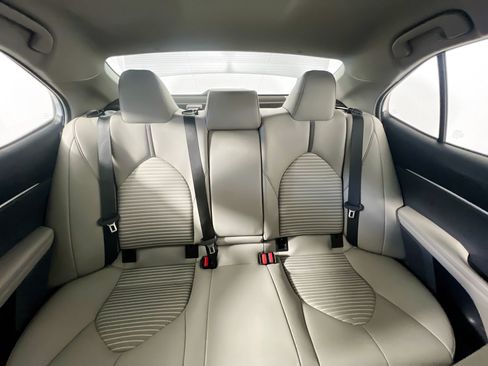 Used 2022 Toyota Camry SE FWD image 31