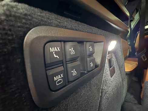 Used 2025 BMW X7 xDrive40i w/ M Sport Package AWD/4WD image 51