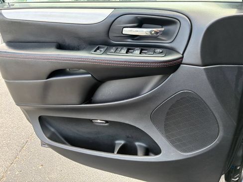 Used 2019 Dodge Grand Caravan GT FWD image 13