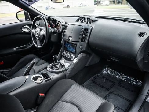 Used 2013 Nissan 370Z Coupe RWD image 4
